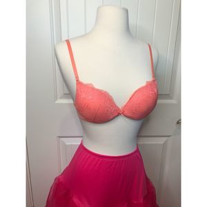 La Perla Bra 32B New with tags - coral lace